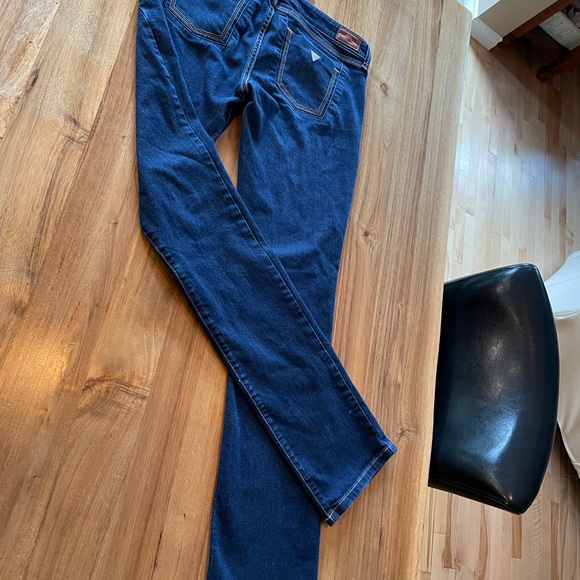 Guess Jeans Starlet Straight. Size 29. Style W13137DOEQO - Picture 2 of 5